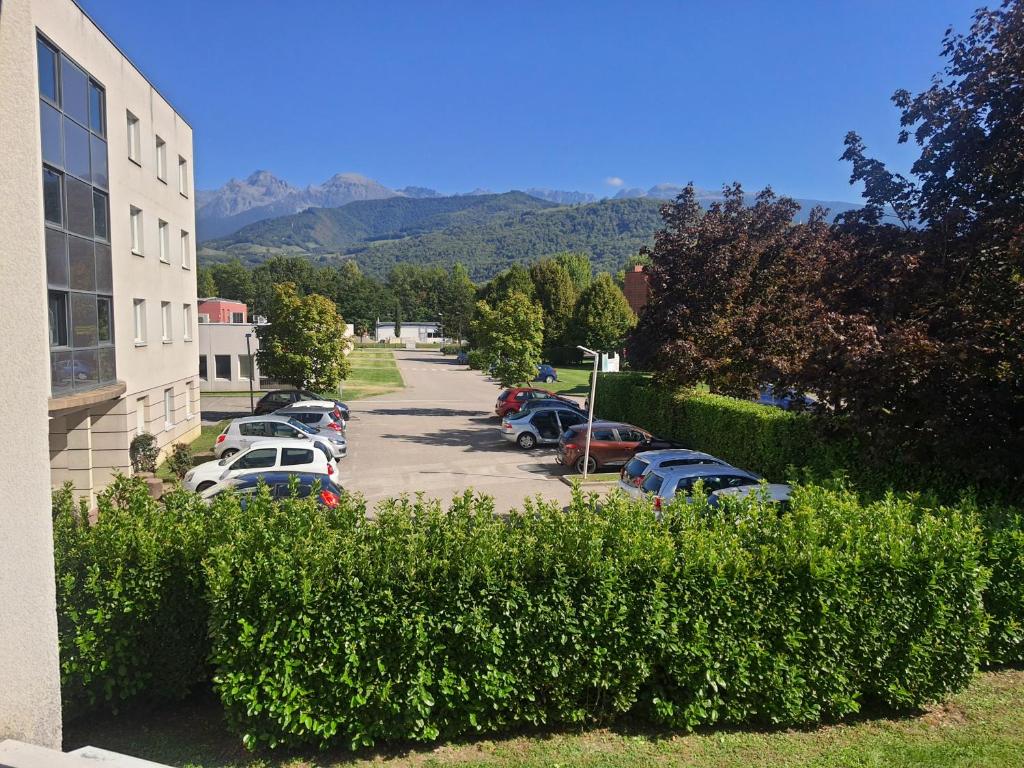 Appartement Studio au calme dans résidence Gauguin pour location courte durée et étudiants 2 Allée de Bethléem 38610 Gières