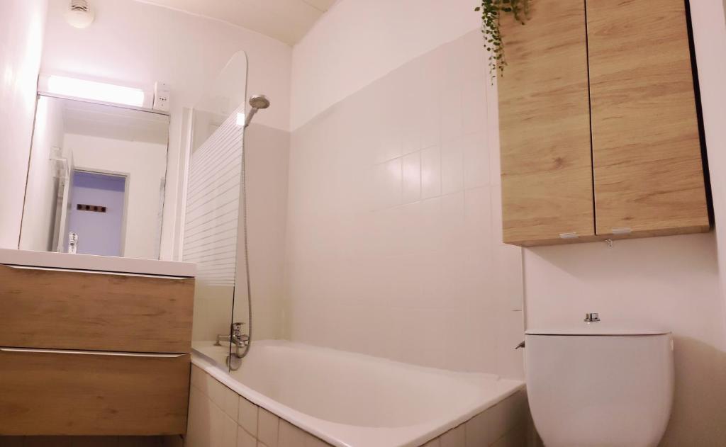 Studio au coeur de Juan à deux pas des plages Résidence le Graziella 19 Avenue Maréchal Joffre, 06160 Antibes