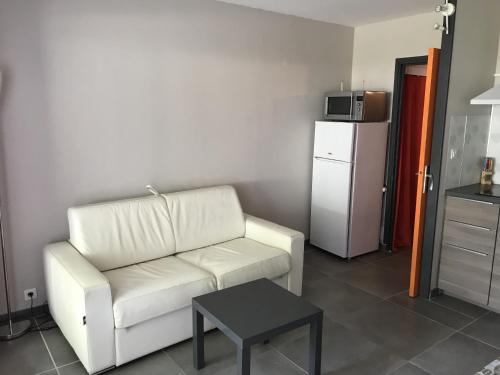 Studio au RDC, residence avec piscine face port