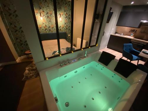 Studio avec baignoire balnéo centre de Rouen