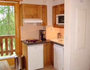 Studio avec balcon amenage a Vars a 1 km des pistes