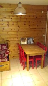 Studio avec balcon amenage a Vars a 1 km des pistes