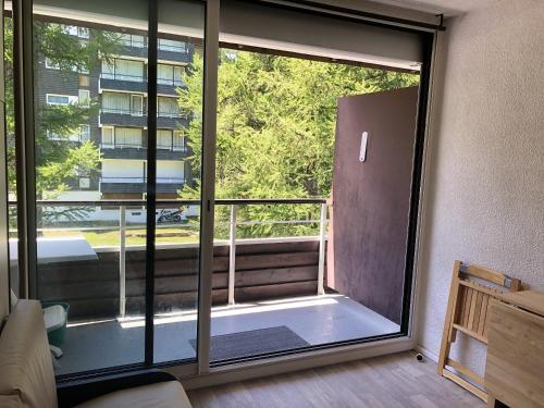 Studio avec balcon amenage et wifi a Vars