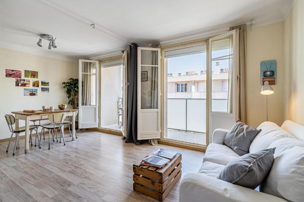 Appartement Studio avec balcon, plage à 50m, proche Vieux Port 6ème étage avec ascenceur 106 Avenue de la Corse 13007 Marseille