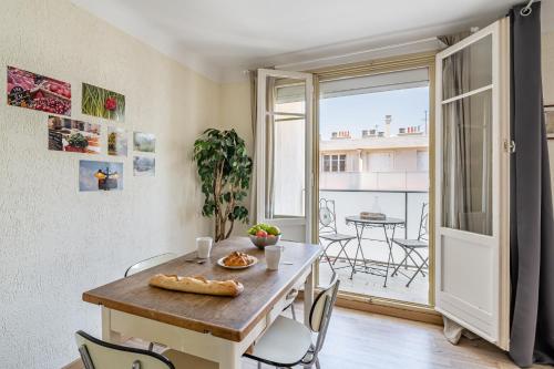 Studio avec balcon, plage à 50m, proche Vieux Port