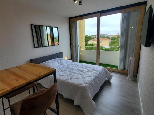 Studio avec balcon, vue sur jardins et cathédrale