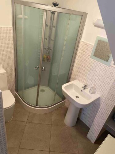 Studio avec cuisine et salle de bain indépendante