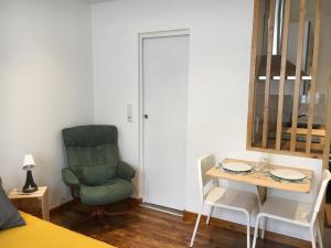 Studio avec extérieur et local à vélos
