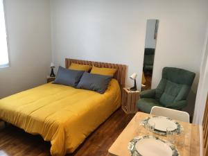 Studio avec extérieur et local à vélos