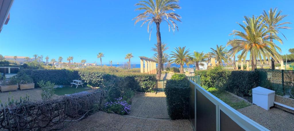 Studio avec grande terrasse et parking privatifs