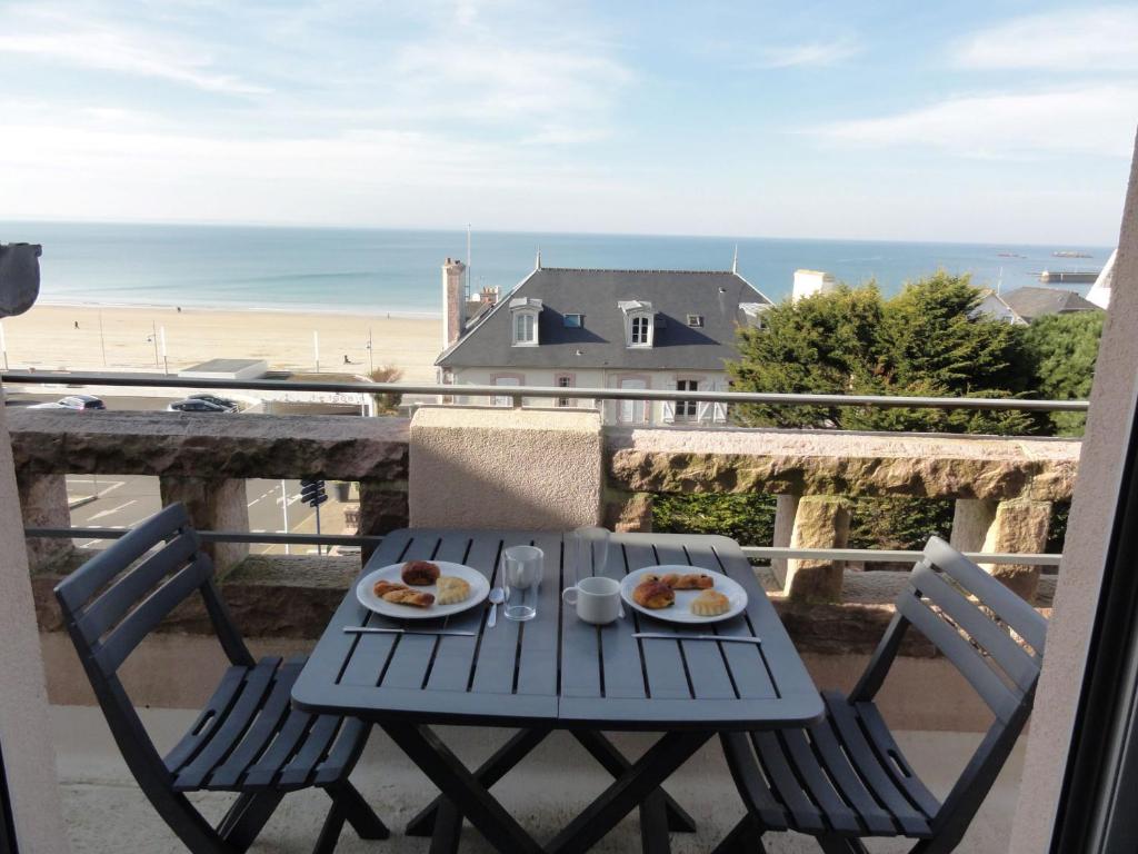 Appartement Studio avec grande terrasse et vue mer pour trois personnes Charles de Gannes, 2, 35 22370 Pléneuf-Val-André