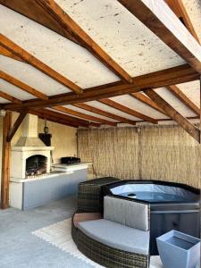 Appartement Studio avec jacuzzi, extérieur et parking privatif Avenue Gén de Gaulle 04160 Château-Arnoux-Saint-Auban Provence-Alpes-Côte d\'Azur