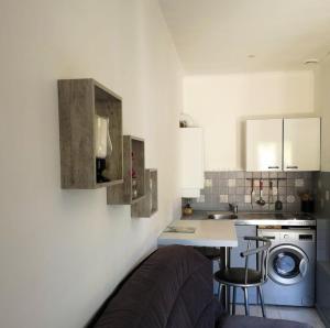 Studio avec jardin clos et wifi a Frejus