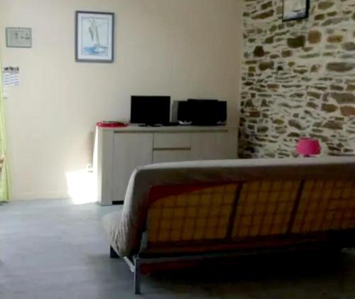 Studio avec jardin clos et wifi a Hirel