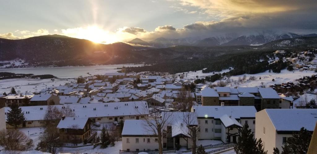 Studio avec loggia Les Angles - Superbe vue sur Lac et Montagnes Résidence Le Capcir Bâtiment D 8 Rue des Mousserons, 66210 Les Angles