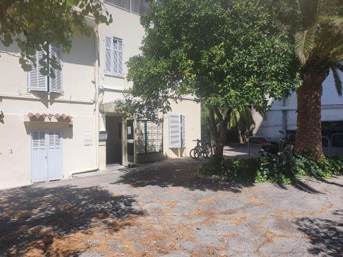 Studio avec mezzanine, proche PLAGES, hyper centre