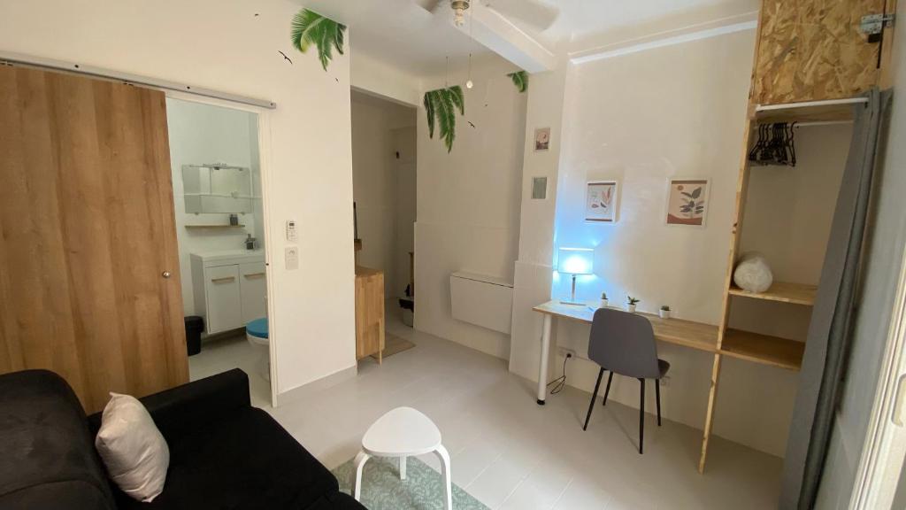 Appartement Studio avec Patio Privatif à 5 min à pied de la Plage 54 Rue Saint-Philippe 06000 Nice