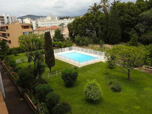 Studio avec piscine 100m plages