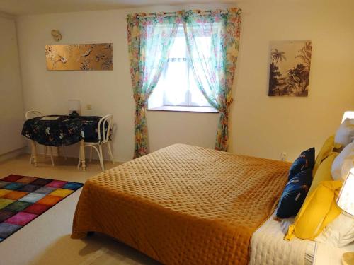 Studio avec piscine partagee jardin clos et wifi a Duravel B