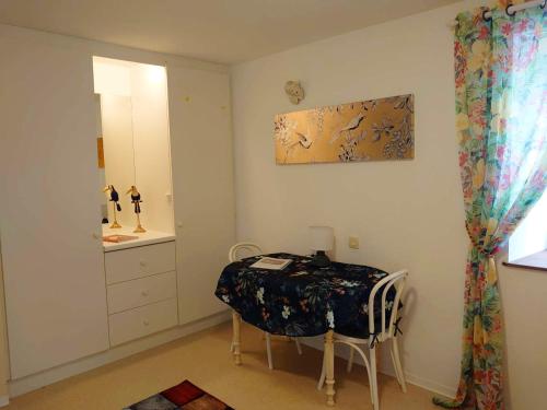 Studio avec piscine partagee jardin clos et wifi a Duravel B
