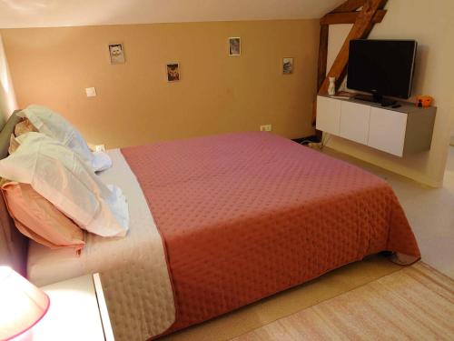 Studio avec piscine partagee jardin clos et wifi a Duravel