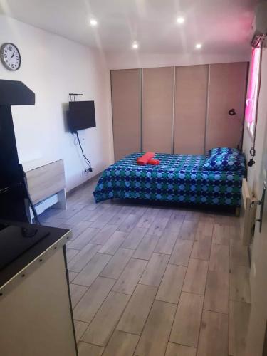 Studio avec piscine partagee jardin clos et wifi a Marseille
