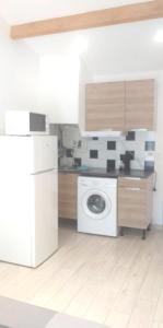 Studio avec piscine partagee jardin clos et wifi a Marseille