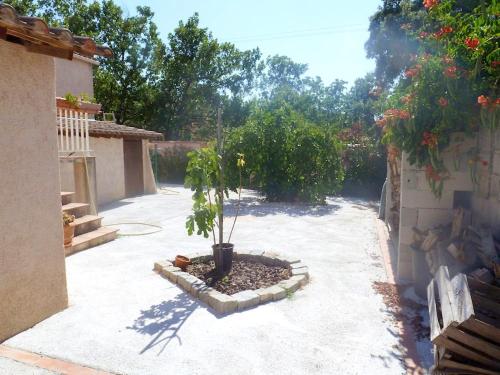 Studio avec piscine partagee jardin clos et wifi a Pierrefeu du Var