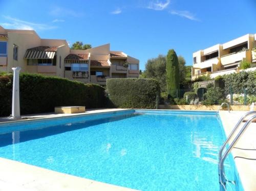 Studio avec piscines à 500m de la plage