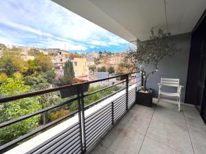 STUDIO avec terrasse 400m Croisette / Rue d’Antibes