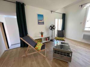 Studio avec terrasse à deux pas du port