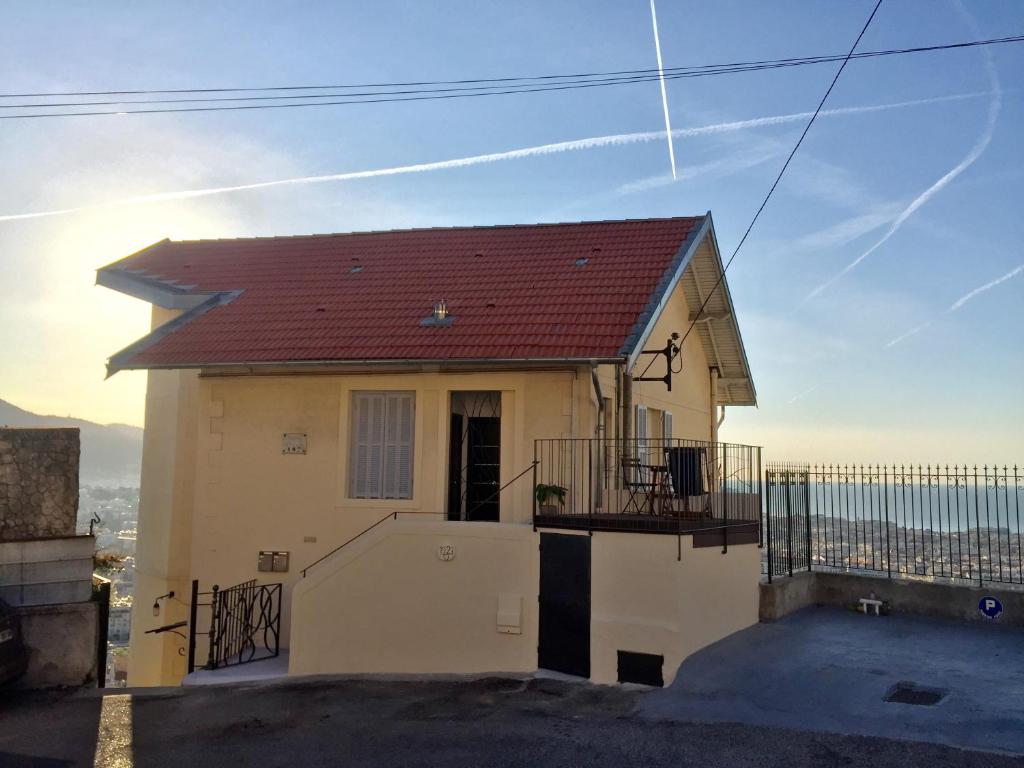 Studio avec terrasse à deux pas du port 83000 Toulon