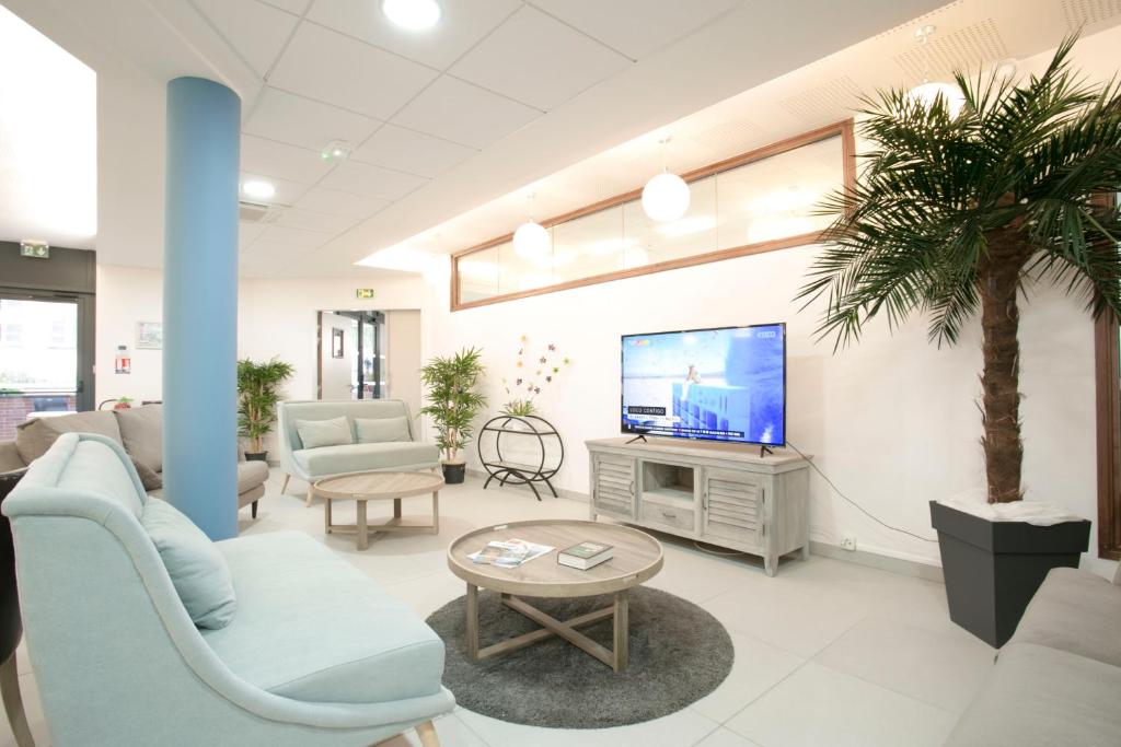 Studio avec terrasse amenagee et wifi a Hyeres