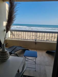 Studio avec terrasse en bordure de mer
