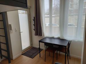Studio avec terrasse en résidence calme à Dijon.