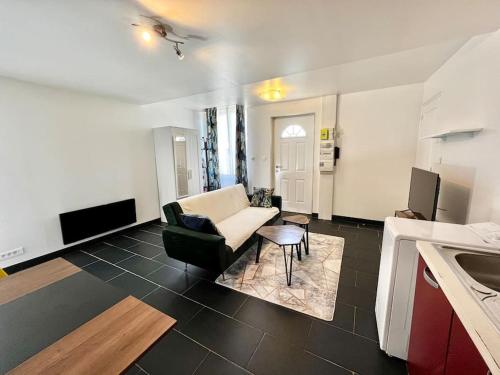 Studio avec terrasse et entrée privative.