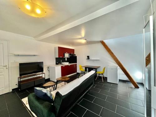 Studio avec terrasse et entrée privative.