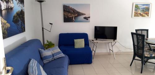 Studio avec vue sur la mer balcon et wifi a Frejus a 1 km de la plage