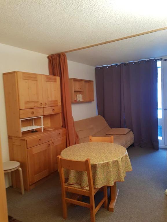 Studio avec vue sur la ville balcon et wifi a Vars Les Claux, 05560 Vars, France Les Claux, 05560 Vars