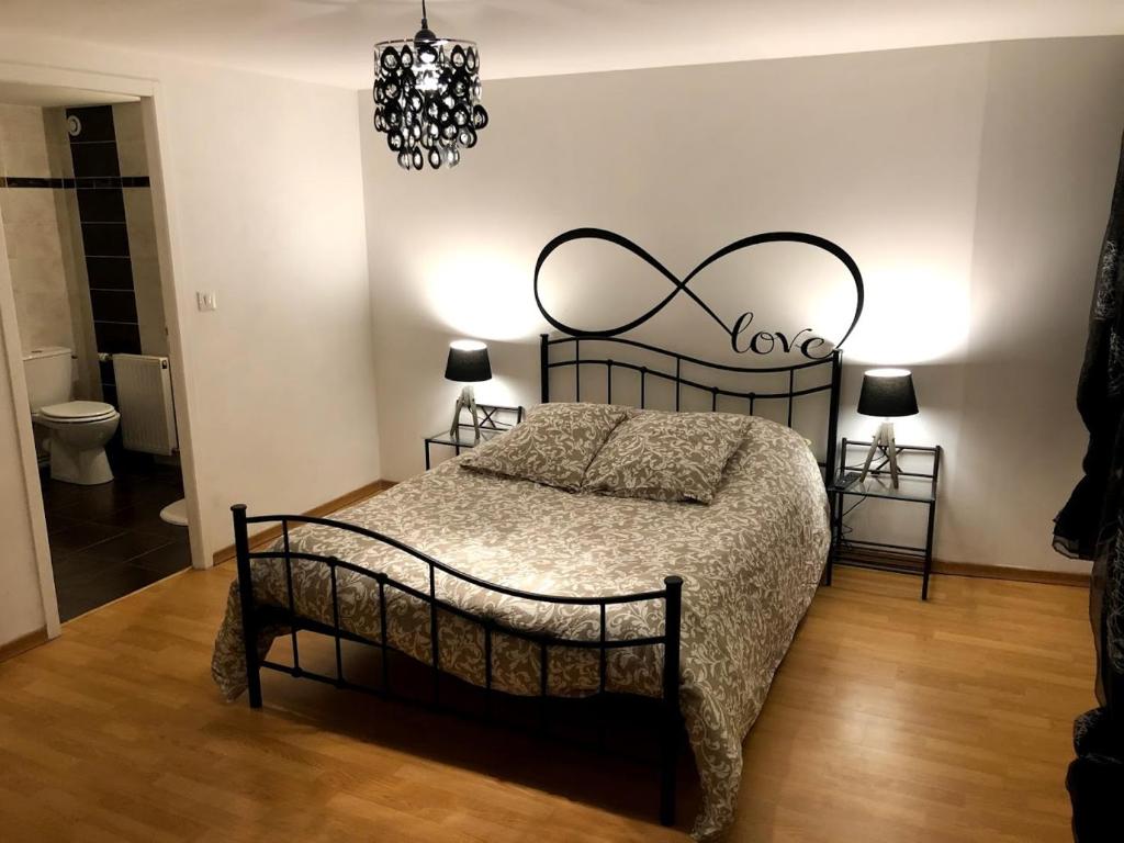 Studio avec vue sur la ville piscine partagee et balcon amenage a Frejus a 2 km de la plage 83600 Fréjus