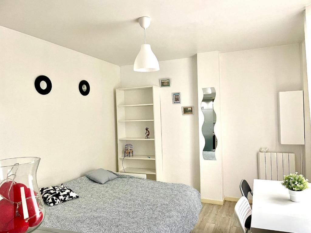 Appartement Studio avec wifi a Le Perreux sur Marnec 70 Avenue Pierre Brossolette Val-de-Marne, Île-de-France 94170 Le Perreux-Sur-Marne