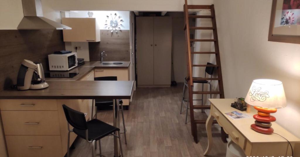 Appartement Studio Avignon Intra Muros 7 Rue Folco de Baroncelli 84000 Avignon