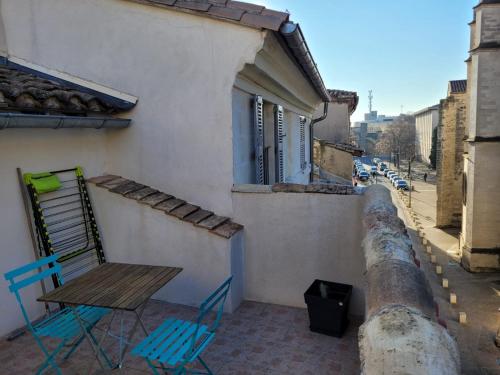 Studio Avignon place des corps saints