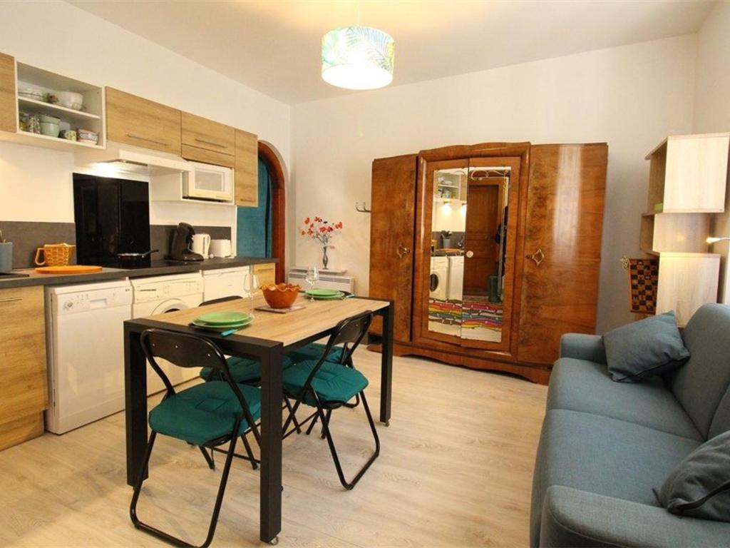 Appartement Studio Bagnères-de-Luchon, 1 pièce, 2 personnes - FR-1-313-191 13 Rue Thiers 31110 Luchon