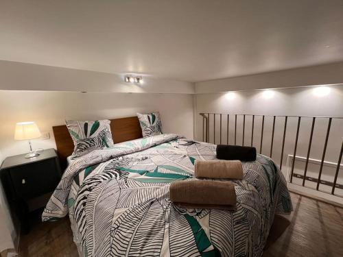 Studio Balcon Champs-Élysées - HALA PARIS