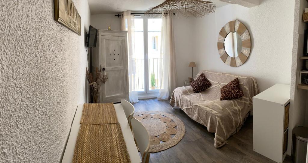 Studio Bali sur le port de Sanary-sur-mer 8 Rue Lauzet Aîné, 83110 Sanary-sur-Mer