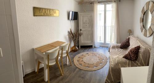 Studio Bali sur le port de Sanary-sur-mer