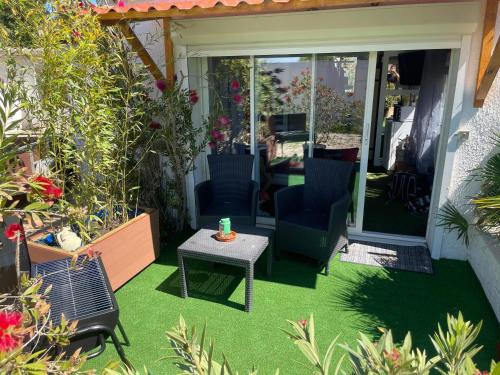 Studio belle vue, jacuzzi, piscine, terrasse avec vue, climatisé
