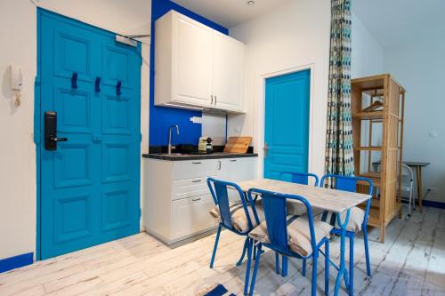 Studio Bleu, 120m Vieux-Port Clim Netflix Wifi, Accès avec code