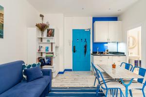 Studio Bleu, 120m Vieux-Port Clim Netflix Wifi, Accès avec code